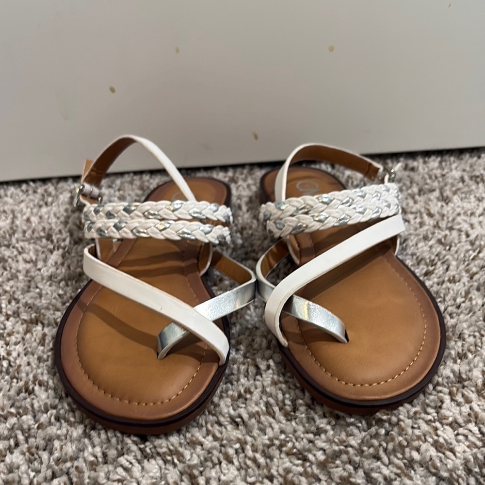 Stylish women’s  Sandals in White and Silver